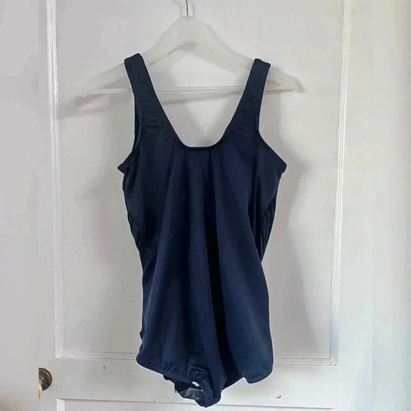 Miraclesuit Plus Size Illusionist Crossover One Piece
Swimsuit 16W NEW - Picture 3 of 5